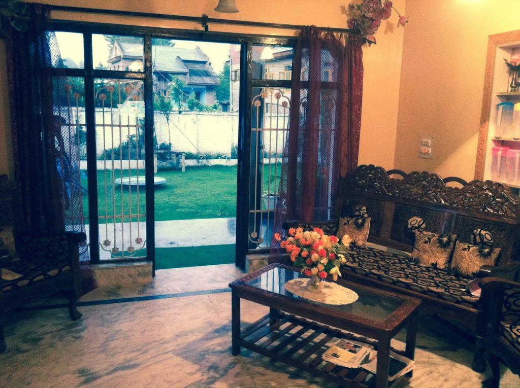 Dilaram Guest House Srīnagar Exterior foto